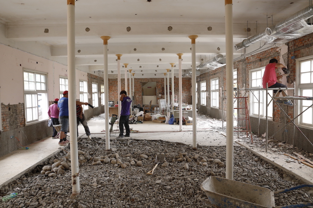 We found this 70-year-old building, the former site of Ailin Hospital, by Sanxia Old Street by chance at the end of 2016. Through the collective planning between CAN Culture, Art & Nature and Taiwan Sustainable City and Town Caring Association, and combined with B+P Architects, the building was constructed into a quality food shop, HIDEKAWA Domestic Soybean Products. We also raised funds to build a vocational training school, i.e. Green Grass Occupational School, for the teens in Sanxia as a field for occupational exploration for disadvantaged teenager so that that could have the power to find life again.  | Taipei Cultural experience | CAN Culture, Art & Nature