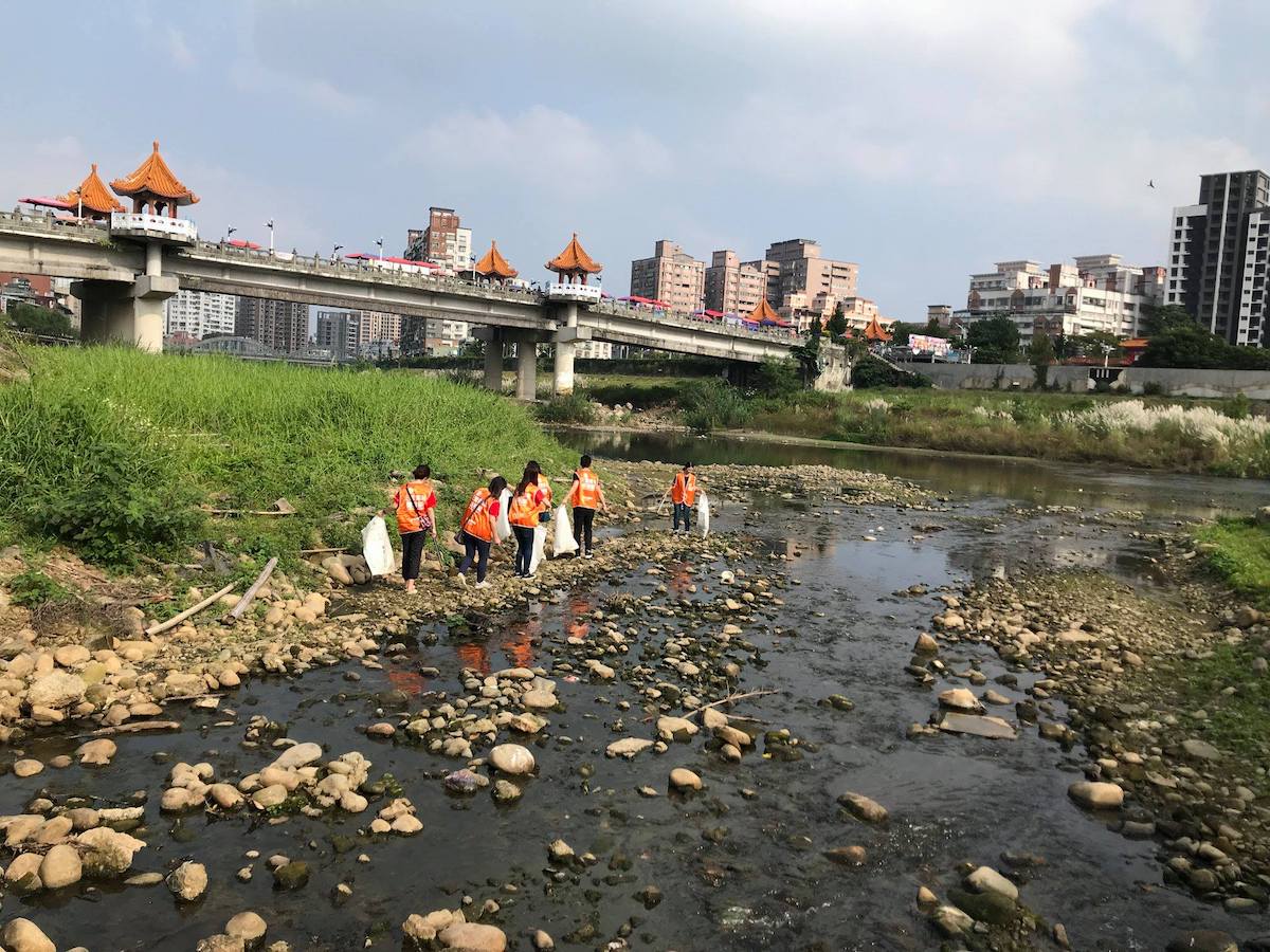 Special Appreciation｜DBS Bank  Weather: Sunny  Number of people: 22  Hours: 1hrs  Achievements: 6 bags of garbage, a tattered bicycle  | Taipei Cultural experience | CAN Culture