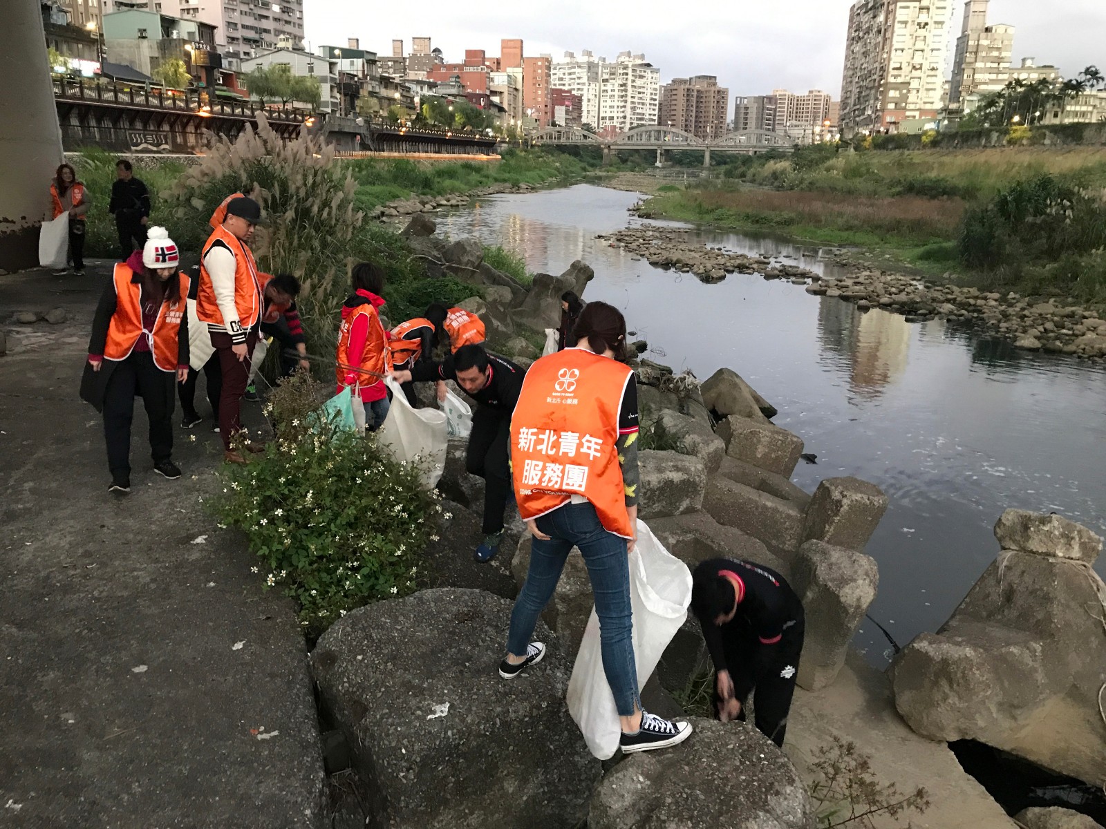 Every month, employees from DBS Bank are encouraged to come to Sanxia to hold volunteer days to protect the land and support local social enterprises. Weather: Cloudy  Number of people: 42  Hours: 1hrs  Achievements: 8 bags of garbage and a tattered sofa  | Taipei Cultural experience | CAN Culture
