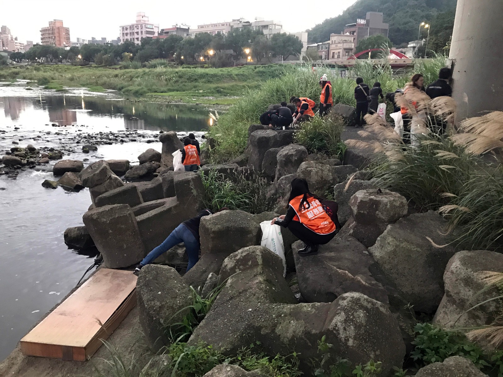 Every month, employees from DBS Bank are encouraged to come to Sanxia to hold volunteer days to protect the land and support local social enterprises. Weather: Cloudy  Number of people: 42  Hours: 1hrs  Achievements: 8 bags of garbage and a tattered sofa  | Taipei Cultural experience | CAN Culture