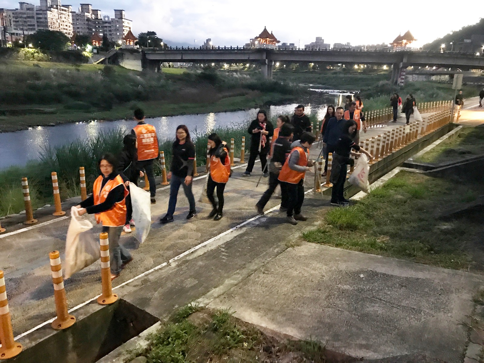 Every month, employees from DBS Bank are encouraged to come to Sanxia to hold volunteer days to protect the land and support local social enterprises. Weather: Cloudy  Number of people: 42  Hours: 1hrs  Achievements: 8 bags of garbage and a tattered sofa  | Taipei Cultural experience | CAN Culture