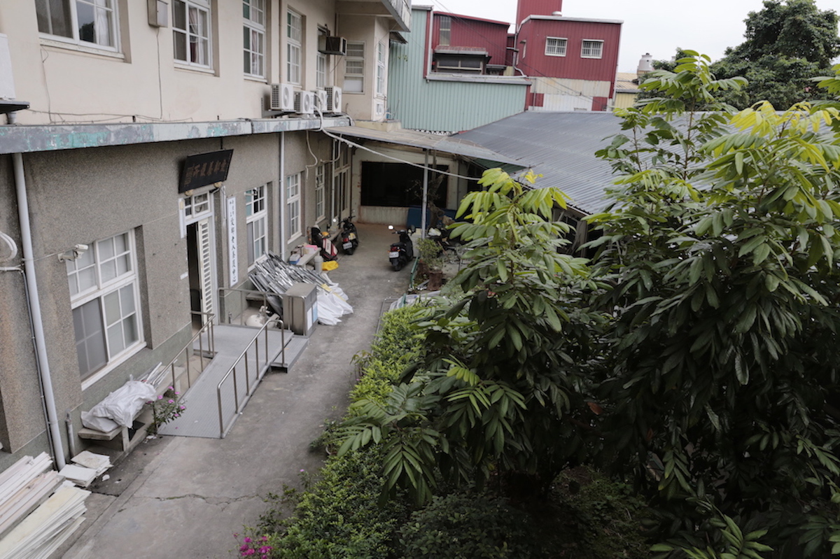 We found this 70-year-old building, the former site of Ailin Hospital, by Sanxia Old Street by chance at the end of 2016. Through the collective planning between CAN Culture, Art & Nature and Taiwan Sustainable City and Town Caring Association, and combined with B+P Architects, the building was constructed into a quality food shop, HIDEKAWA Domestic Soybean Products. We also raised funds to build a vocational training school, i.e. Green Grass Occupational School, for the teens in Sanxia as a field for occupational exploration for disadvantaged teenager so that that could have the power to find life again.  | Taipei Cultural experience | CAN Culture, Art & Nature