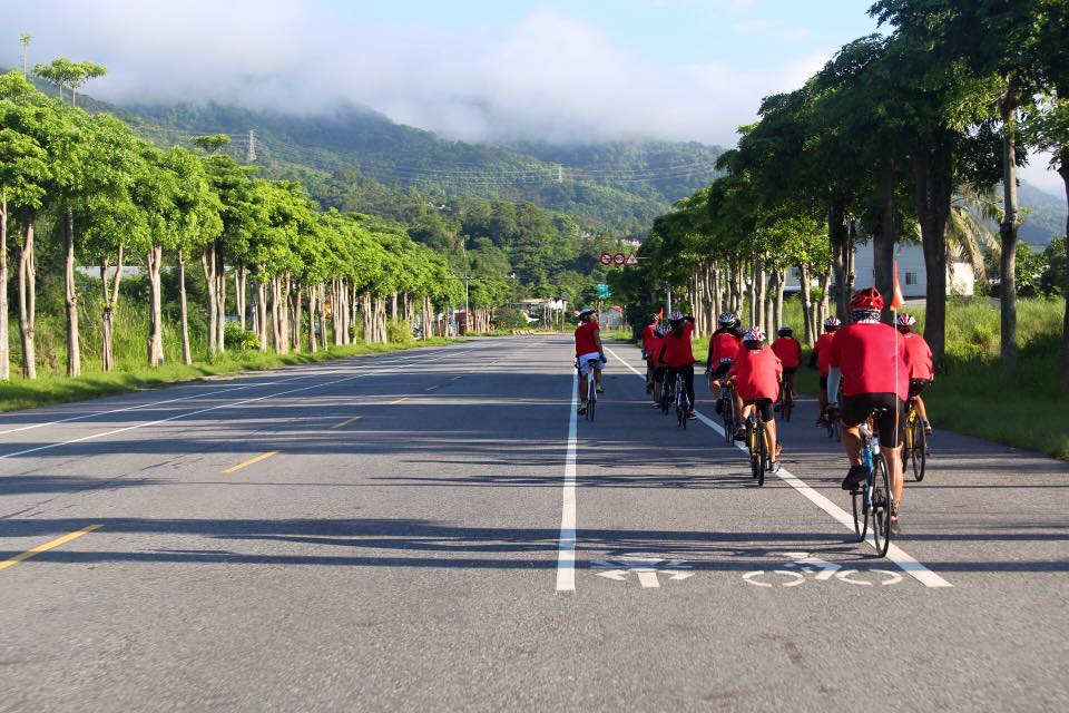 單車環島計畫 因為看見孩子與社會需要，我們勇敢踏上一條荊棘的道路。給孩子撐腰，做溫柔而堅強的後盾 | 小草書屋 | 沒有退場機制的陪伴