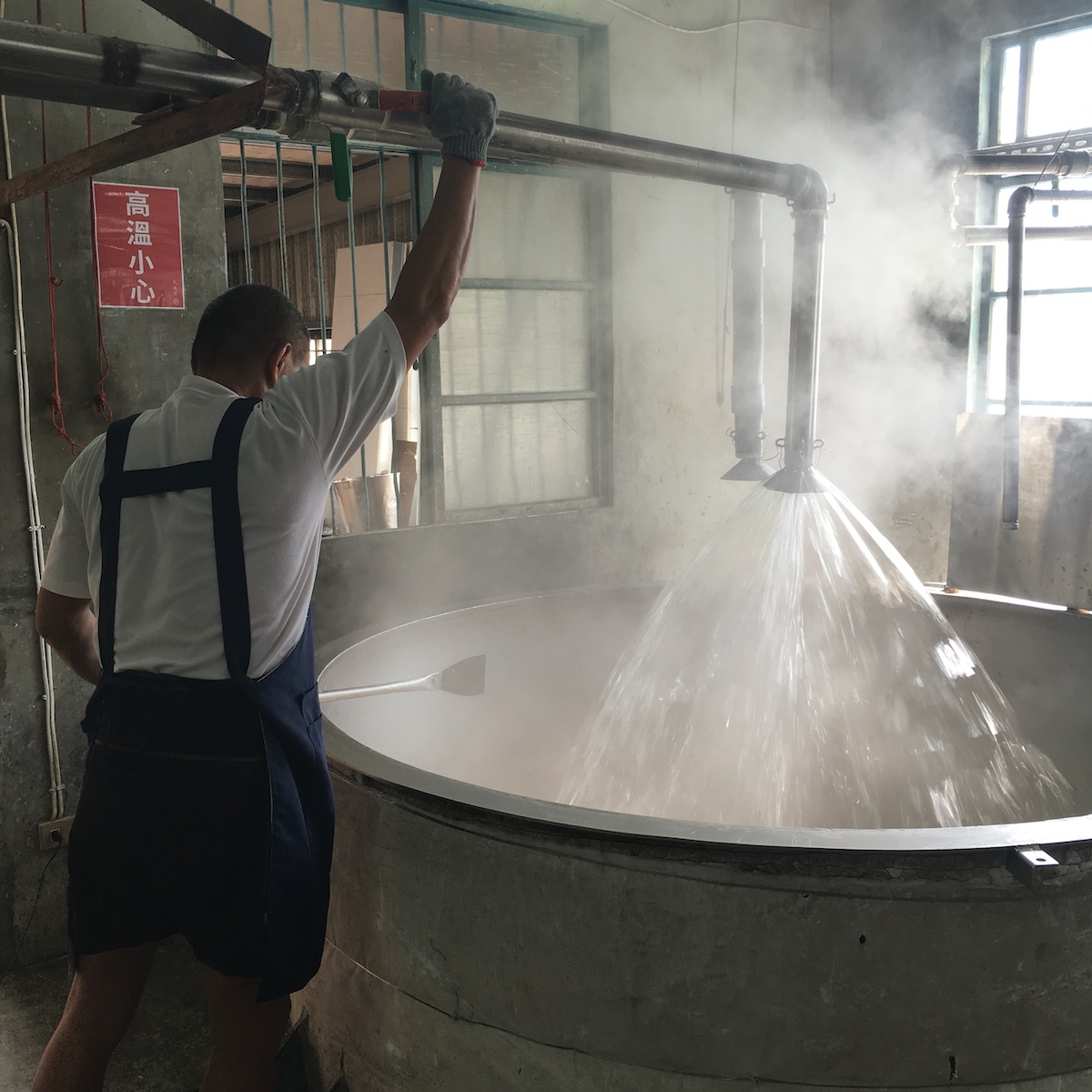 If you ever get that chance, come and experience the different fun in bathing with floating soaps! | Taipei Cultural experience | CAN Culture