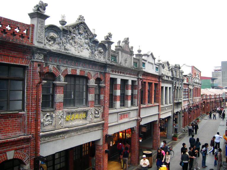 Sanxia Old Street refers to the over one hundred western style street house on the southern section of Minquan Street. forming lively trading markets in which tea, camphor and indigo were referred to as the Three Treasures of Old Street.  | Taipei Cultural experience | CAN Culture