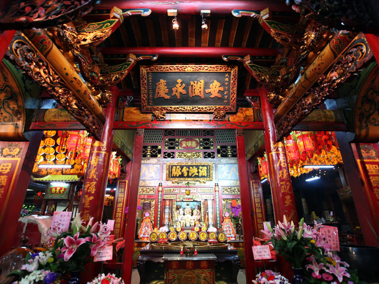 Due to the limited space, Mazu was settled in the middle hall, and the front hall was used as a store for selling incense and offerings, hence the name “Mazu Store”.  | Taipei Cultural experience | CAN Culture