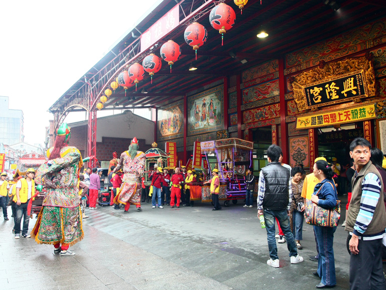 Due to the limited space, Mazu was settled in the middle hall, and the front hall was used as a store for selling incense and offerings, hence the name “Mazu Store”.  | Taipei Cultural experience | CAN Culture
