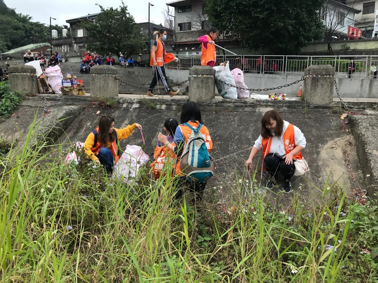 Weather: Cloudy   Number of people: 13  Hours: 1.5hrs  Achievements: 24 bags of garbage  River Clean-up Operation  Special Appreciation｜ 海湧工作室 - Hiin studio  | Taipei Cultural experience | CAN Culture