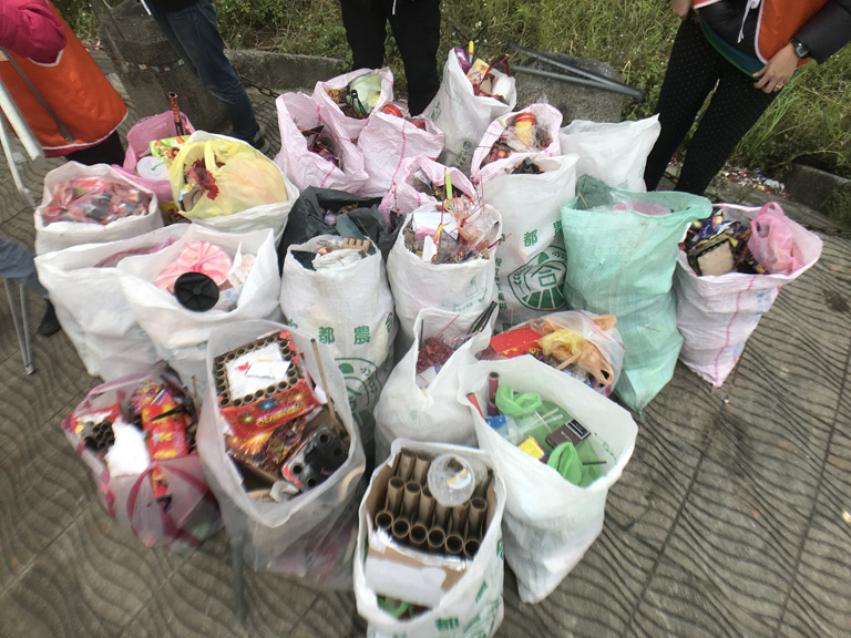 Weather: Cloudy   Number of people: 13  Hours: 1.5hrs  Achievements: 24 bags of garbage  River Clean-up Operation  Special Appreciation｜ 海湧工作室 - Hiin studio  | Taipei Cultural experience | CAN Culture