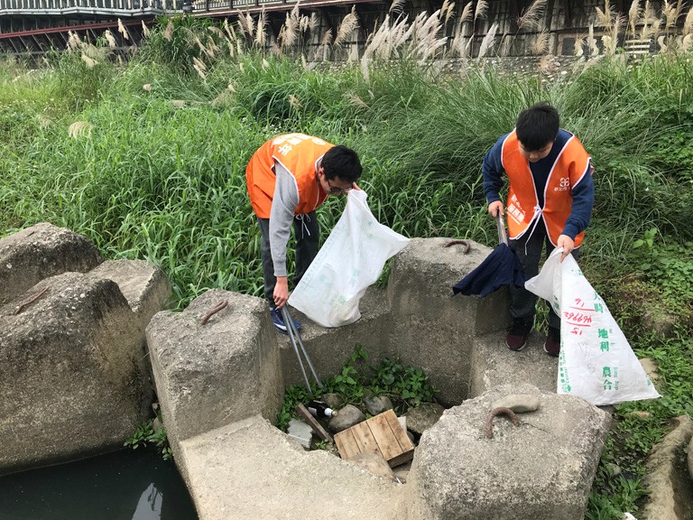 Welcome Taipei Kang Chiao Geography Olympiad Training Course to organize “2019 Winter Holiday Education Travel Activity" to lead children to study in the Sanxia, to know local traditional industries and shokunins through “Shokunin Tour”.    Finally, they also participated in the "River Clean-up Operation" to protect the environment and natural resources.  | Taipei Cultural experience | CAN Culture