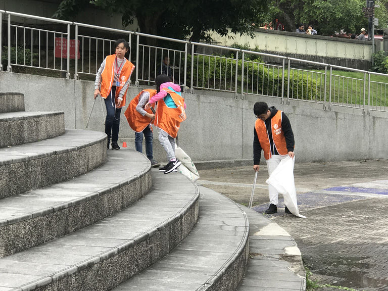 Welcome Taipei Kang Chiao Geography Olympiad Training Course to organize “2019 Winter Holiday Education Travel Activity" to lead children to study in the Sanxia, to know local traditional industries and shokunins through “Shokunin Tour”.    Finally, they also participated in the "River Clean-up Operation" to protect the environment and natural resources.  | Taipei Cultural experience | CAN Culture