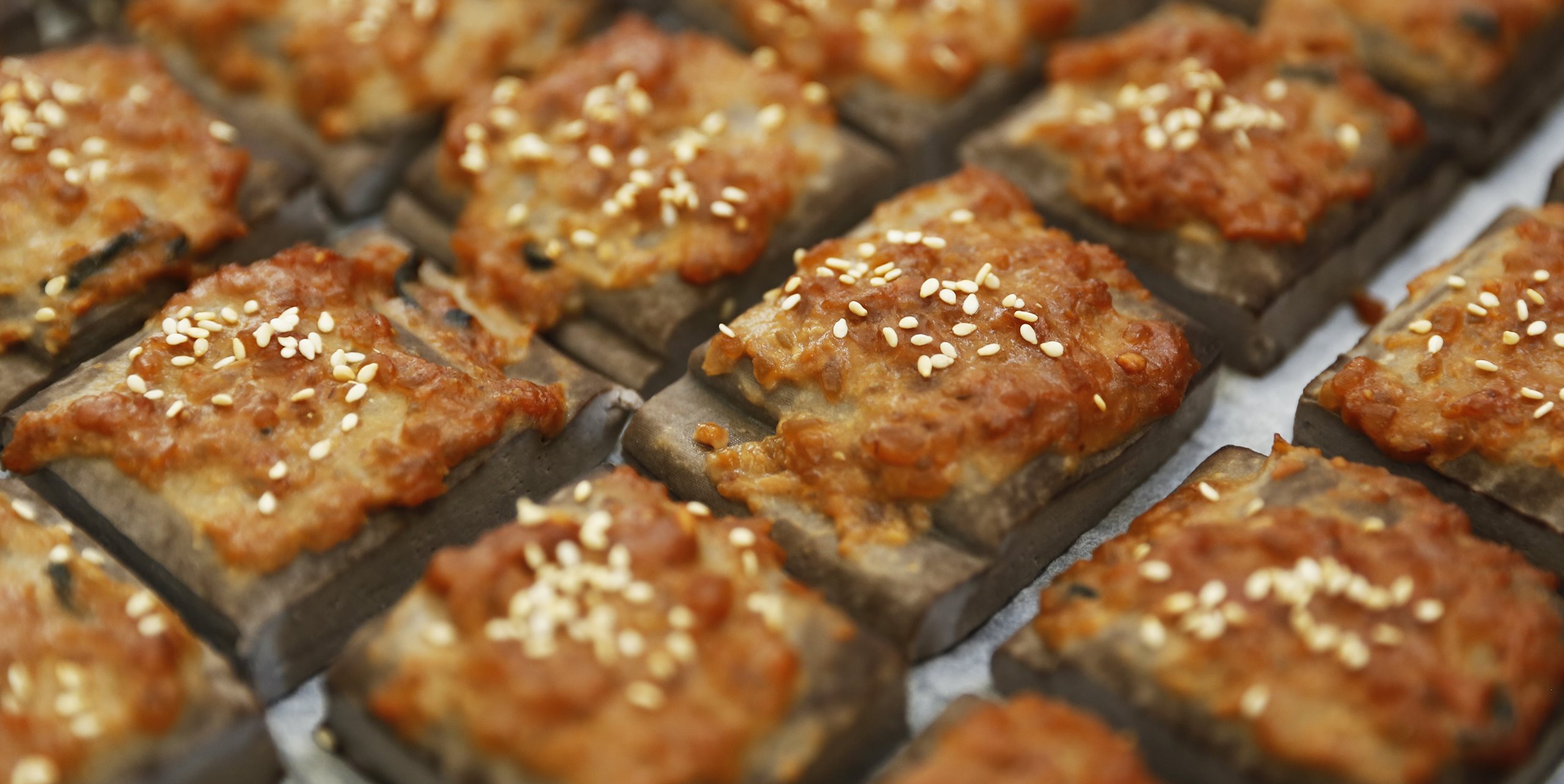 烤黑豆干佐黃金味噌抹醬，簡單烤箱料理馬上做｜禾乃川小廚房特別篇