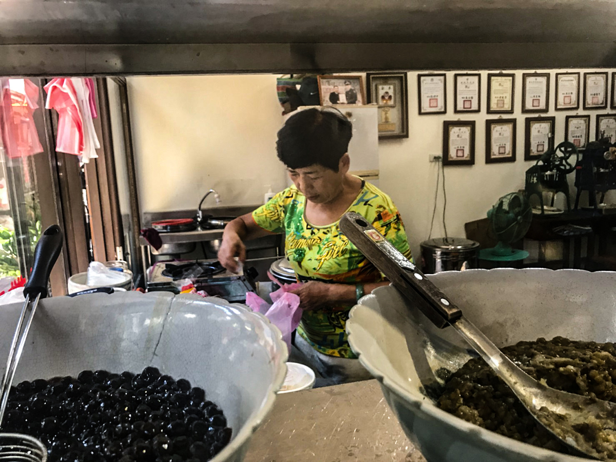 This is not just a ice shop as seen, but also a container that is filled with stories of Sanxia, and Aunt BAO-YU is just like the storyteller here!  | Taipei Cultural experience | CAN Culture