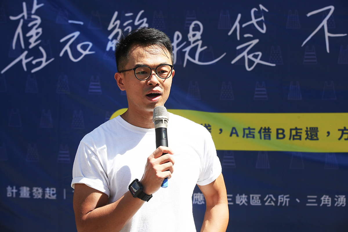 The severe river pollution made the local youth from Sanxia propose the solution through sharing economy.  The River Clean-up Operation initiated by the THE CAN has a history for almost a decade; more than 100 sessions for river clean-up have been held, which called upon more than 3,000 people to jointly participated. Through years of efforts spent, it managed to arouse many people's local awareness and land recognition toward the land, which also picked up a lot of wastes that the Sanxia River would not be able to accommodate.  | Taipei Cultural experience | CAN Culture, Art & Nature