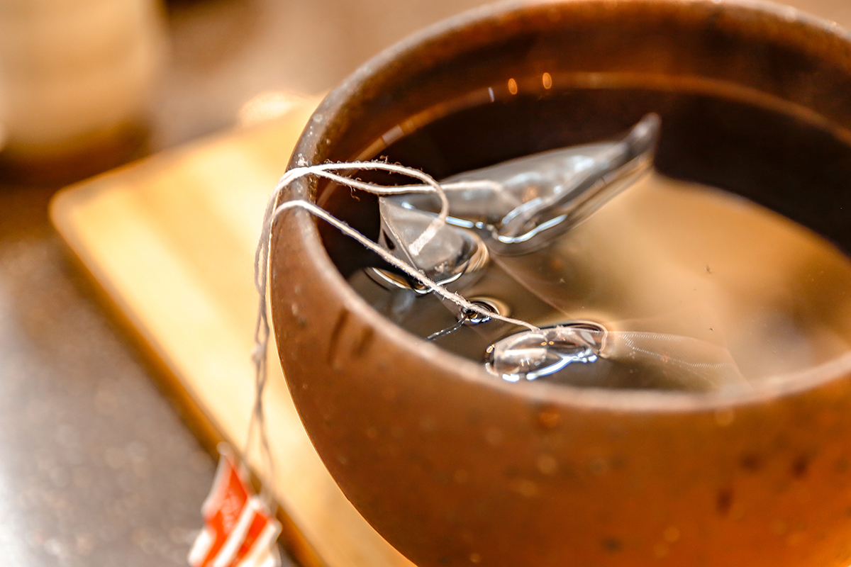 Black bean tea (water) is a healthy drink enjoyed by people who value health maintenance nowadays, which is also labeled as the holy grail product for health maintenance! Except for the nature of zero-calorie, it also contains multiple nutrients, including anthocyanin, soy isoflavones, soy saponin, vitamin E, magnesium, and potassium.  | Taipei Cultural experience | CAN Culture, Art & Nature