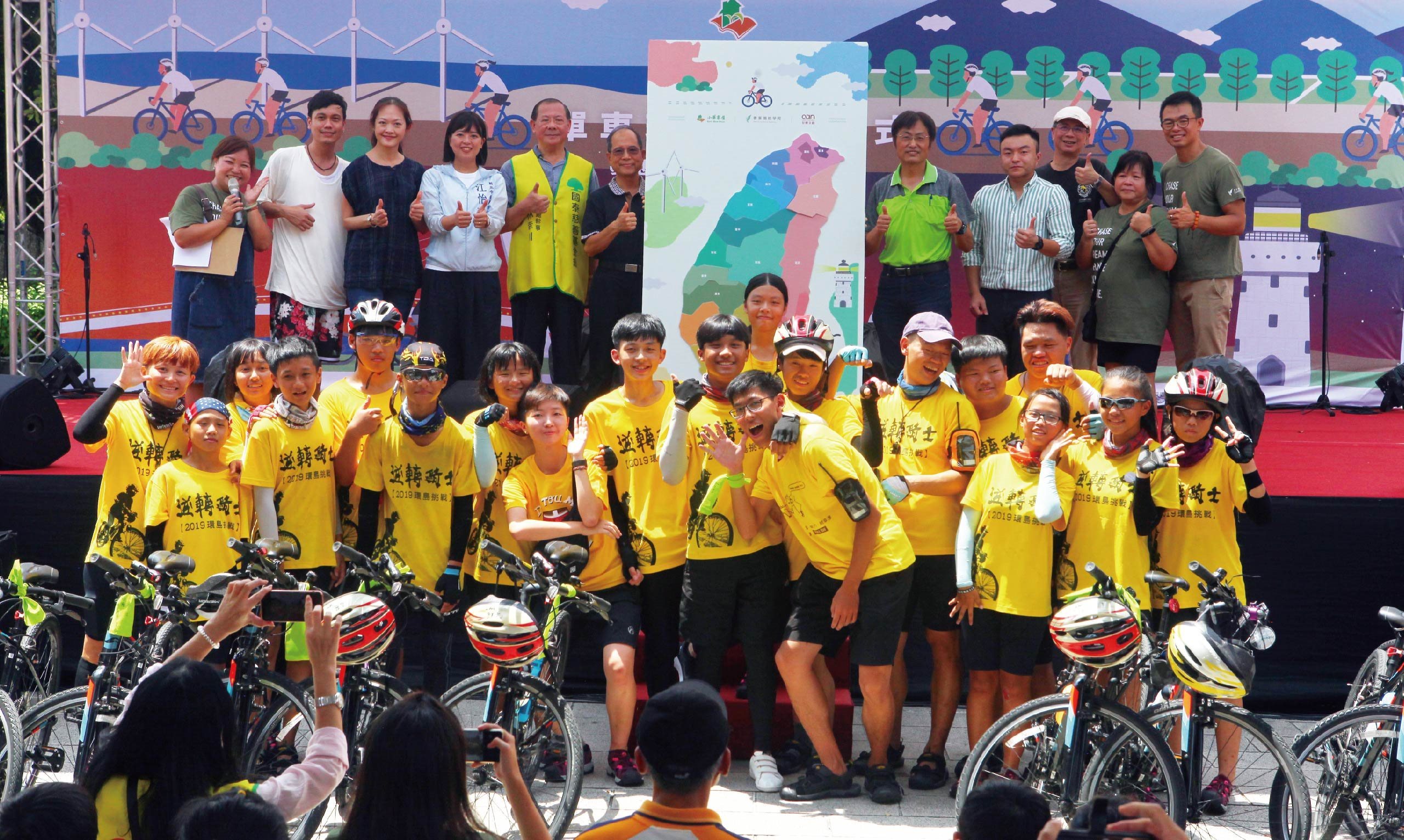 Hold Children's Hand to Embark on the Project to Bring Disadvantaged Children Travel Around the Island to Fulfill Their Dreams with No Exit System