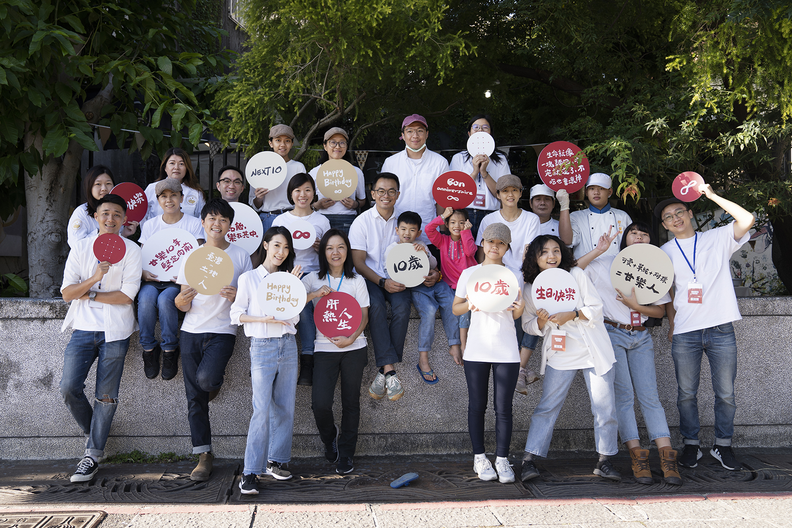 甘樂文創在2020年邁入了第十個年頭，在這個值得紀念的日子裡，我們特別舉辦了一場輕鬆溫馨的生日派對，在10/31-11/2舉行，邀請了許多友好夥伴一起來慶祝，團隊夥伴籌備將近三個月，歷經不斷的跨部門協調以及研發專屬於十年的餐點，終於在活動最後一刻定案，我們充滿期待，並且希望能給予大家一個難忘的日子，同時也感謝所有好朋友的祝福，我們都收到了，接下來就讓我們一起來回顧兩日的活動吧!  | 甘樂文創 | 甘之如飴，樂在其中