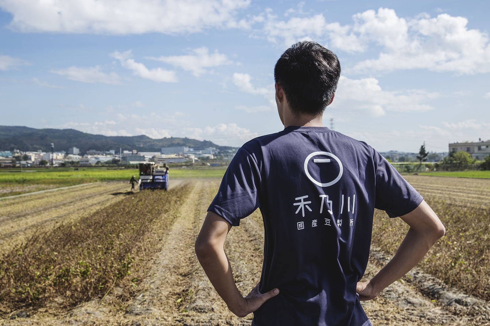 選用台灣在地小農非基改，有完整產銷履歷且生產者資訊透明的上等大豆，微糖產品採用台糖2號砂糖，讓豆漿風味更添層次。豆漿濃度近10度，把最營養最豐富的天然植物性蛋白完整呈現給您。 製作過程不添加防腐劑，煮漿時也不添加增稠劑和消泡劑。 | 改變生命的豆漿店