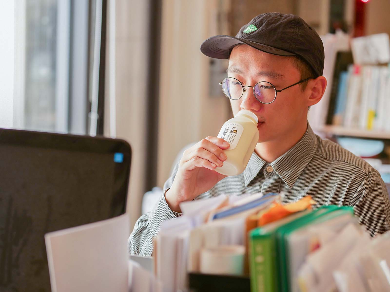 防疫期間餐餐自理已經不知道可以煮哪些料理了嗎？眼看著疫情逐漸升溫，除了減少外出之外，居家防疫你還可以怎麼做呢？如果你還在盲目囤貨你就錯了，攝取到正確的營養也是很重要的，快來看看你還可以怎麼健康吃吧！ | 改變生命的豆漿店 | 禾乃川國產豆製所