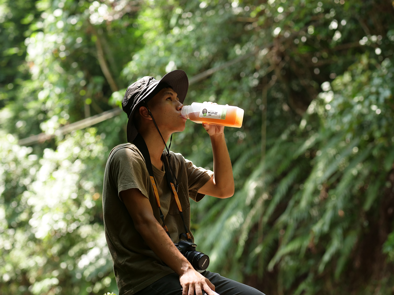 台灣是手搖飲國度，每到夏天人手一杯手搖飲是再正常不過的事了。若選擇高糖份又加奶的手搖飲料，除了不會消暑之外，還會為身體帶來熱量，要解渴消暑的話，手搖飲還是盡量避免才好!到底夏天的解渴飲料要如何選擇呢? 禾乃川國產豆製所特別為你整理以下幾種飲品 | 改變生命的豆漿店 | 禾乃川國產豆製所