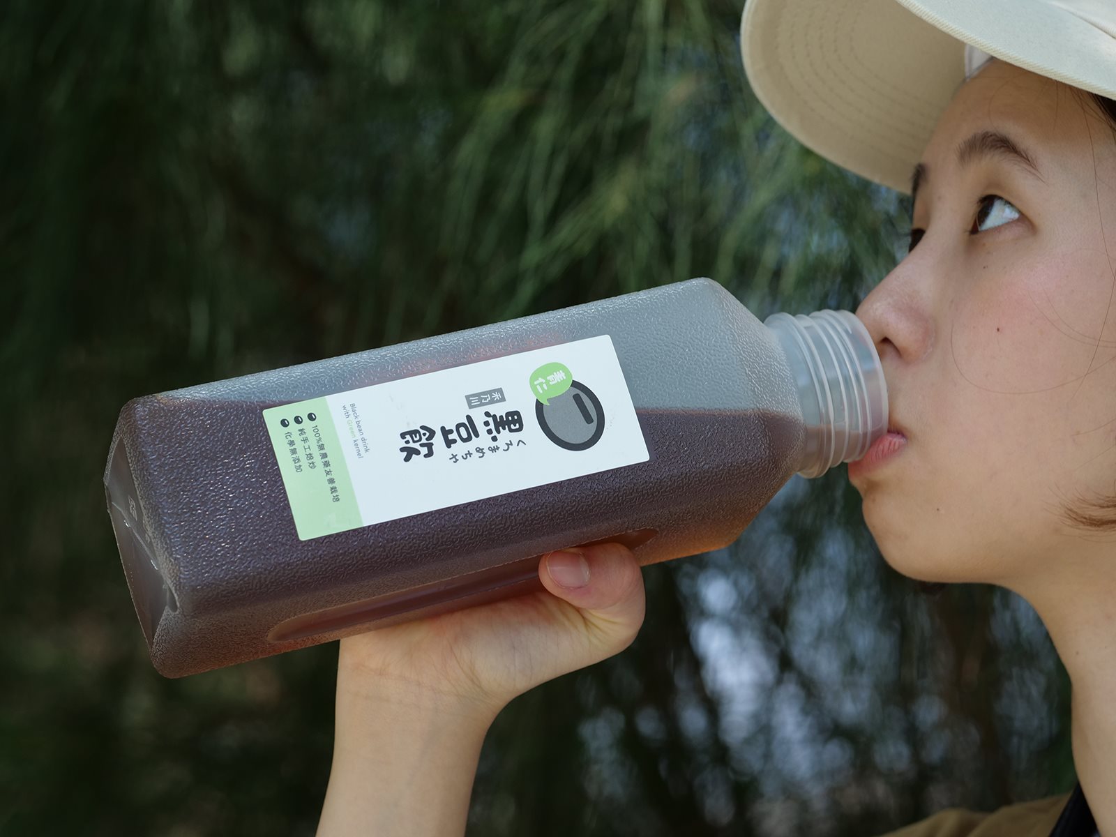 夏天解渴飲料該喝甚麼？禾乃川國產豆製所黑豆水喝冰的更消暑！