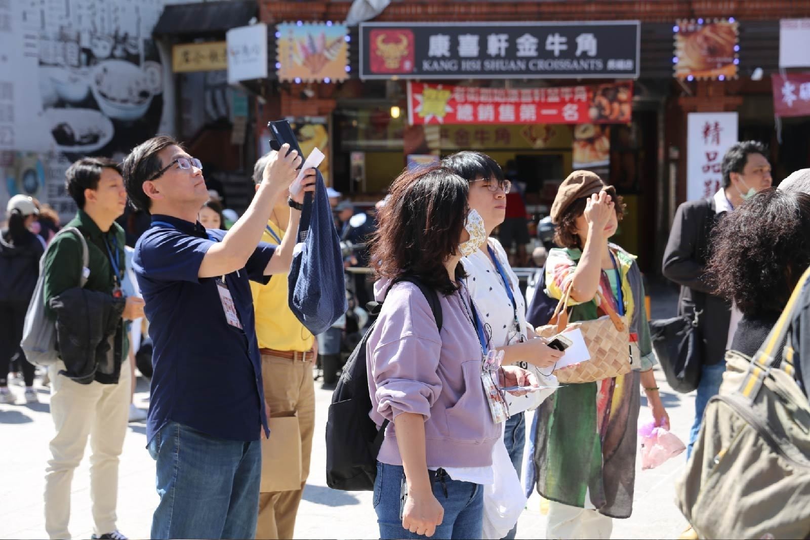 精緻旅遊是悄然升起的新興旅遊型態，以往總習慣在有限的時間塞滿景點填滿每一個空檔絲毫不浪費一分一秒的旅遊方式，往往造成走馬看花及過門不入純粹打卡的踩點行程，甚至回到家之後也不記得自己到底去哪裡旅遊，甘樂文創嘗試著改變旅遊的模式和型態，我們嘗試打造出一場有目的的精緻旅遊，讓旅遊不再是盲目跟從、只能驚鴻一瞥。 | 甘樂文創 | 甘之如飴，樂在其中