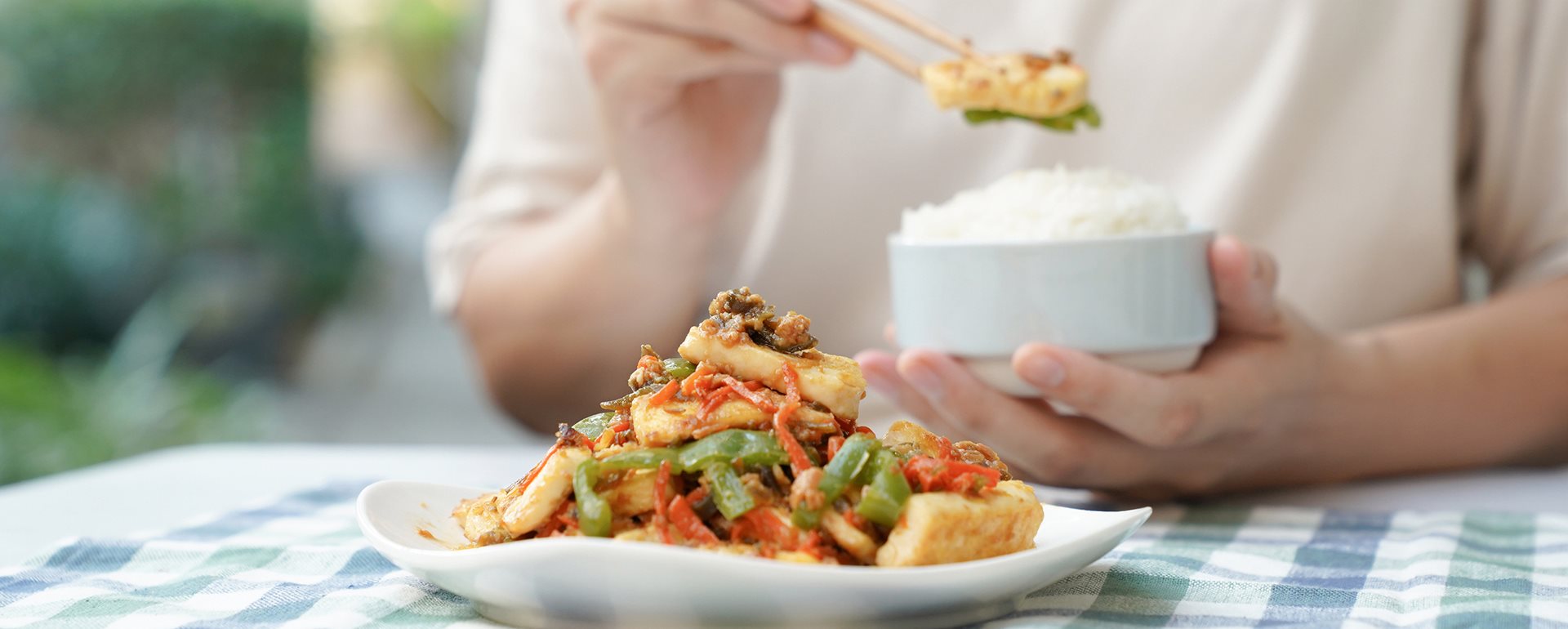 辛味噌彩蔬炒豆干，味濃不膩口的下飯家常好菜｜禾乃川小廚房