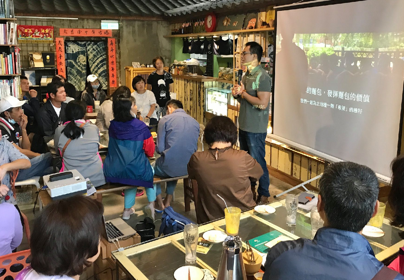 想規劃一場不一樣的企業員工旅遊嗎? 甘樂文創專注於企業深度旅遊,透過在地文化結合 ESG 行動,打造專屬的客製化企業旅程。 無論是 企業獎勵旅遊(Team Building)、福委會活動,還是跨國企業的永續交流之旅,我們都能提供最佳化的規劃與服務,讓員工旅程不只好玩,更能兼具學習、交流與永續實踐。 | 甘樂文創 | 甘之如飴,樂在其中 想規劃一場不一樣的企業員工旅遊嗎? 甘樂文創專注於企業深度旅遊,透過在地文化結合 ESG 行動,打造專屬的客製化企業旅程。 無論是 企業獎勵旅遊(Team Building)、福委會活動,還是跨國企業的永續交流之旅,我們都能提供最佳化的規劃與服務,讓員工旅程不只好玩,更能兼具學習、交流與永續實踐。 | 甘樂文創 | 甘之如飴,樂在其中